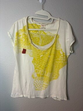GAP White Tee with Yellow Africa Graphic - Women